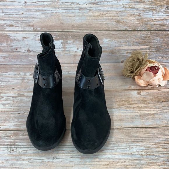 Clarks Ultimate Comfort Collections  Ankle Bootie 10M - Picture 2 of 5